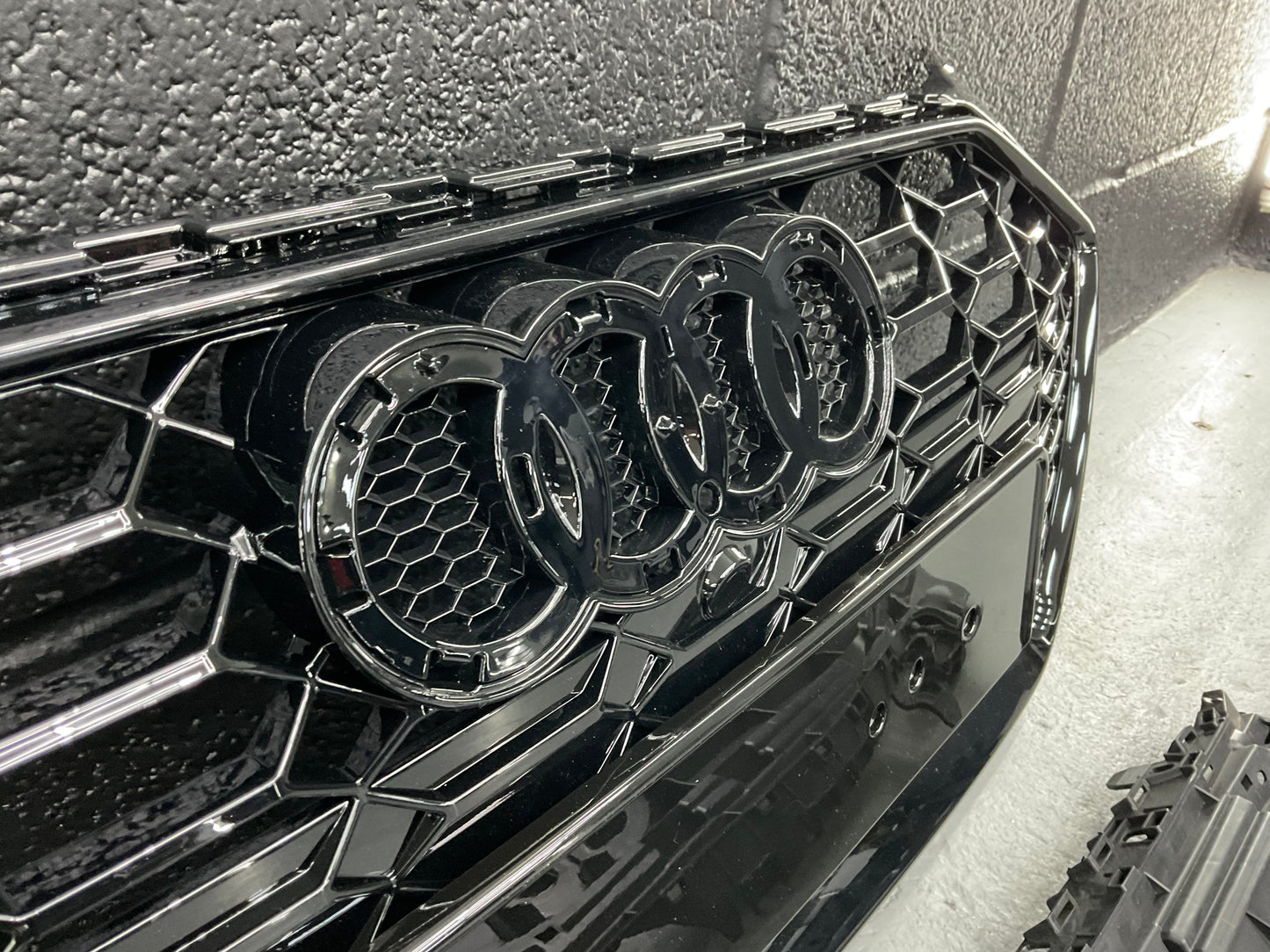 Audi A4 B9.5 (2020-2022) Honeycomb grill