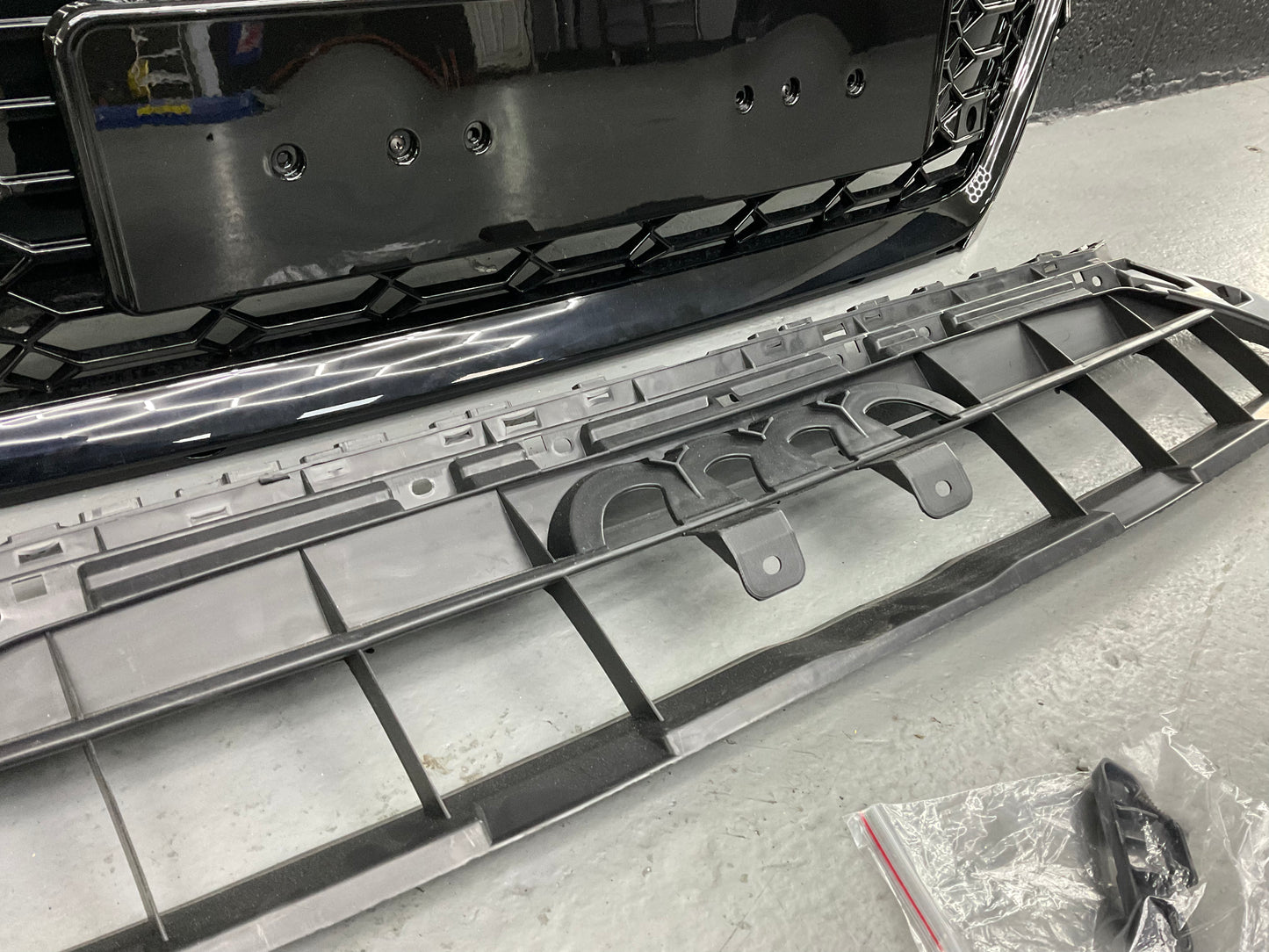Audi A4 B9.5 (2020-2022) Honeycomb grill
