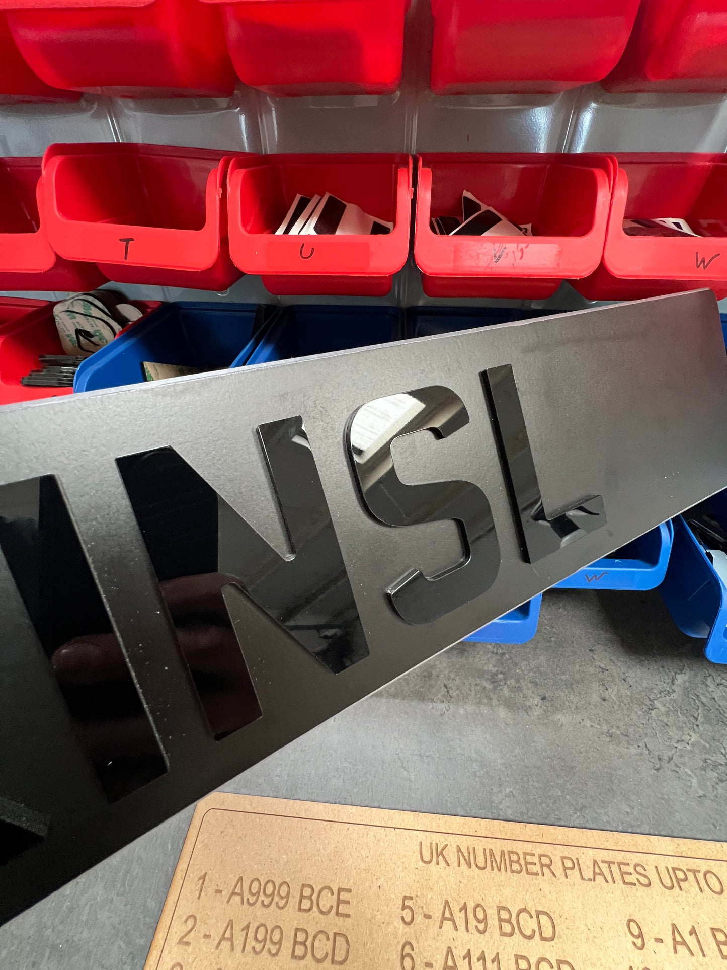 BLACK show plate (one plate)