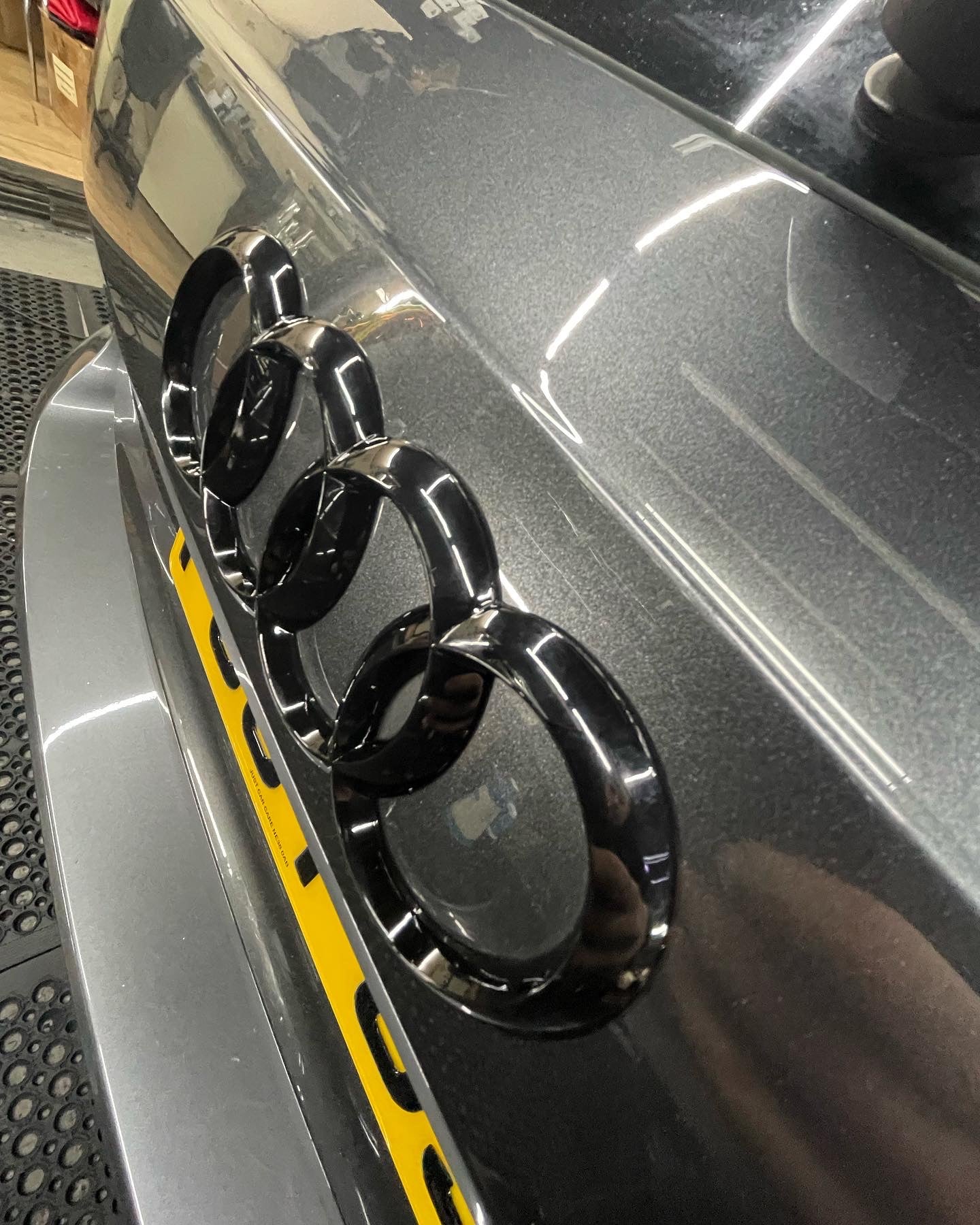 Audi A4 (2013-2016) rear badge overlay